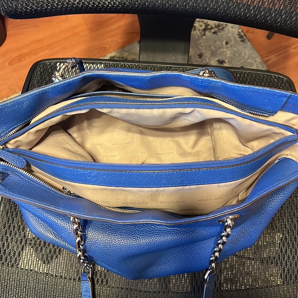 MICHAEL KORS LARGE PEBBLED LEATHER TOTE - Picture 5 of 12